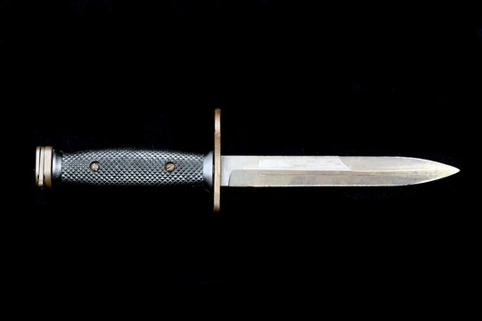 Military dagger type bayonet 