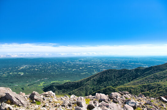栃木県那須郡那須町　茶臼岳の山頂から見る風景