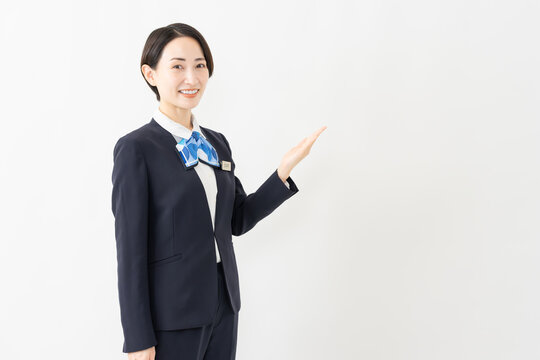 制服を着た受付係の女性　ジョブイメージ