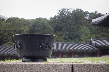 This is a firefighting facility designed to prevent fires in Korean palaces.한국의 궁궐에서 화재를 막기위한 소방시설입니다. © SOOKKYUNG