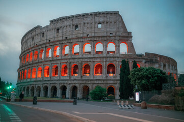 Naklejka premium colosseum at night