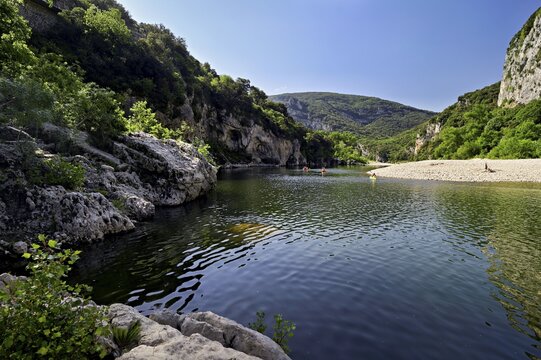 Canoes on the Ard&egrave;che River, Ard&egrave;che Gorge, Gorges de l'Ard&egrave;che, Vallon-Pont-d'Arc, Rh&ocirc;ne-Alpes, France