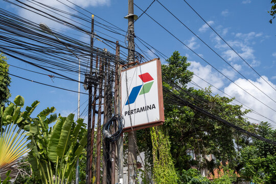 Enseigne d'une station service Pertamina en Indon&eacute;sie