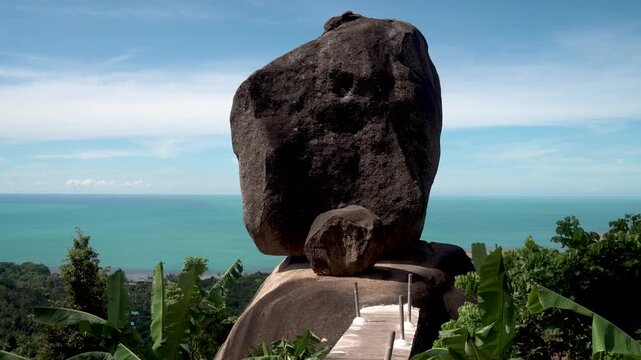 Landscape Nature beautiful rock of Overlap Stone is located in Samui island Thailand - Famous check point in Samui island - Travel Zoom in Footage Iconic in Samui 