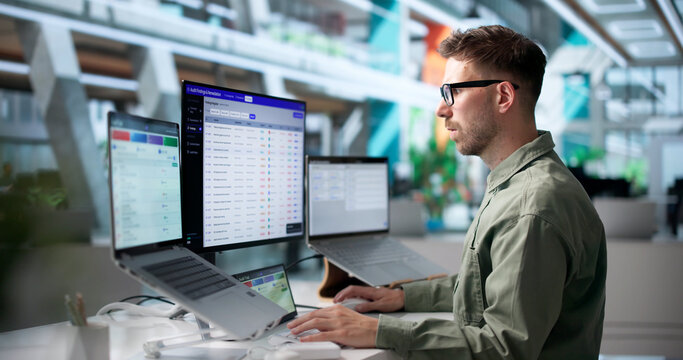 Internal Auditor Uses Laptop To Track Data