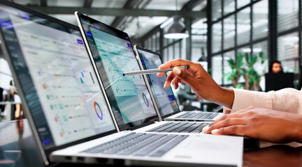 Naklejka na ściany i meble Sales Manager Reviews Commission Data