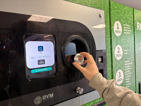 Reverse vending machine (RVM), return bottles for recycling