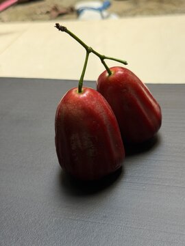 Fresh Red Wax Apples with Stems 
