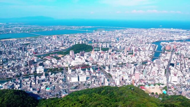 徳島の眉山と街の風景を空撮　4K