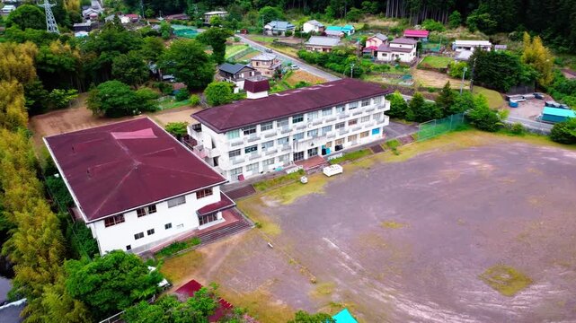田舎の廃校を空撮　4K