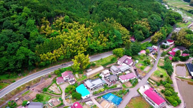 田舎の幹線道路を空撮　4K