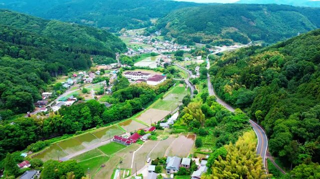 田舎の廃校を空撮　4K