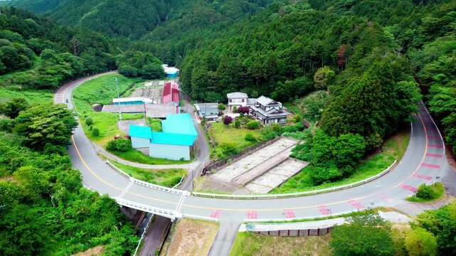 田舎の幹線道路を空撮　4K