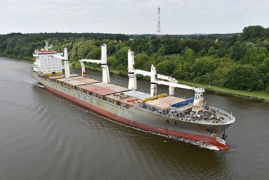 Mehrzweckschiff CHIPOLBROK STAR im Nord-Ostsee-Kanal 