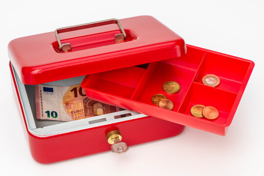 In einer Geldkassette liegt sehr wenig Euro Geld