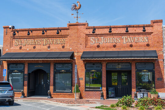 St. Johns Tavern in downtown Crystal River - Florida, USA