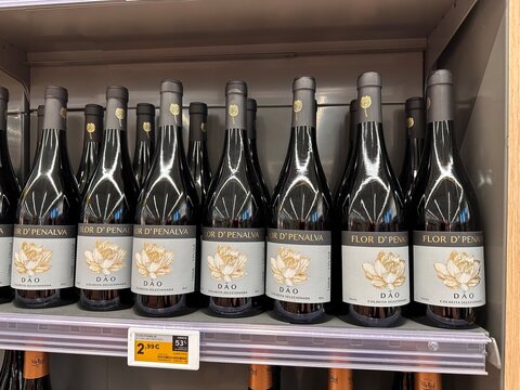Flor d'Penalva D&atilde;o red wine bottles filling a supermarket shelf with a promotional price label, documenting Portuguese regional wine selection and retail in store, 4 April 2026, Sintra, Portugal