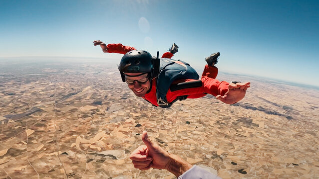 Freefall adventure captured from another skydiver
