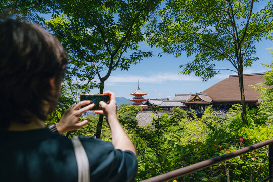 Person capturing the view of Kiyomizu-dera in Kyoto