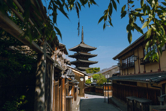 Visit pagodas and streets in Kyoto during summer