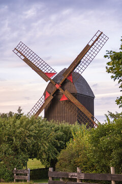 Windm&uuml;hle in Greifswald-Eledna im sommerlichen Abendlicht