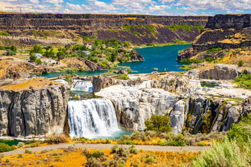 Fototapeta premium Observation deck view of Shoshone Falls waterfalls
