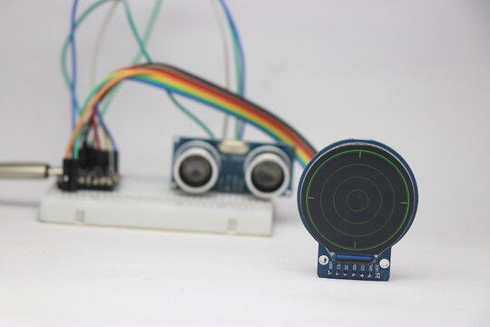 Ultrasonic distance sensor on the breadboard connected to round lcd display module