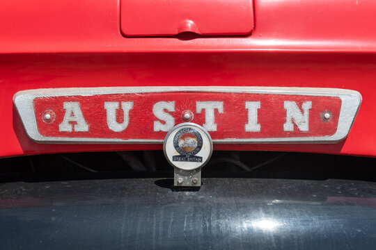 Photo of a restored Austin BMC FHK 140 truck from 1963
