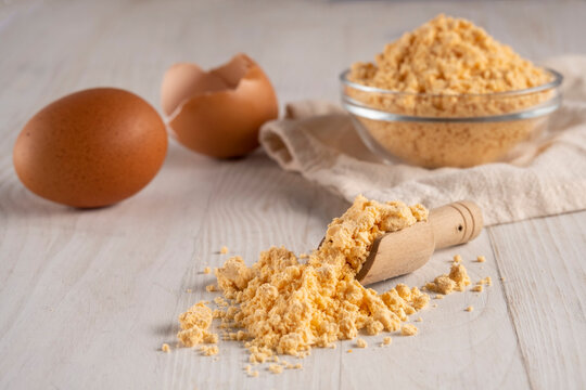Egg powder with whole eggs, preparation for baking or cooking recipes