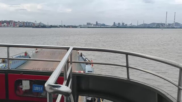 Real time footage of crossing the Changjiang River on a steam powered ferry from Hexian County to Ma'anshan(5)