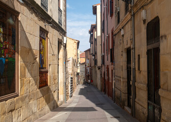Obraz premium Narrow historic street in the old town of Soria, Spain