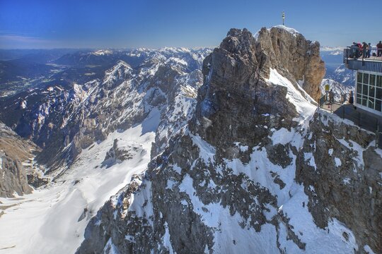 Viewing terrace on the Zugspitze summit 2962m with summit cross, Garmisch-Partenkirchen, Loisachtal, Werdenfelser Land, Upper Bavaria, Bavaria, Germany