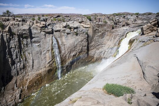 Dumping at the Orange River Waterfall, Augrabies Falls National Park, North Cape, South Africa