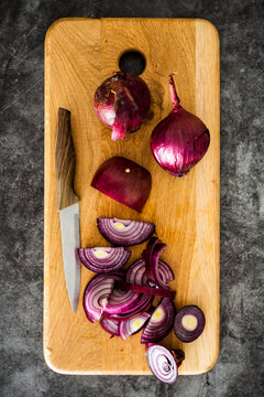 Red onion on chopping board, chopping