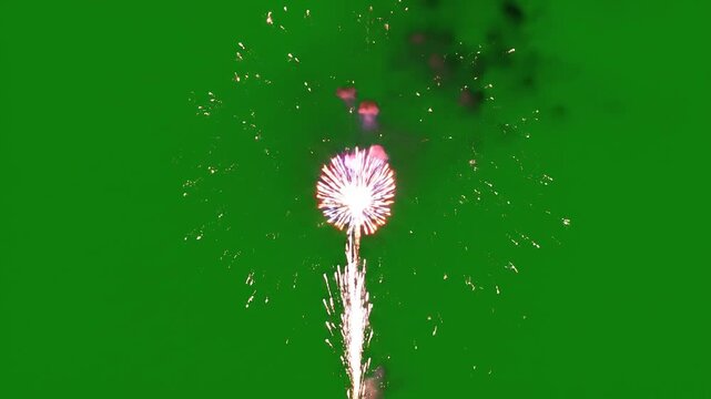 Explosi&oacute;n de fuegos artificiales multicolores sobre fondo verde chroma key. Efectos luminosos de alta calidad ideales para edici&oacute;n de v&iacute;deo, composiciones VFX y celebraciones.