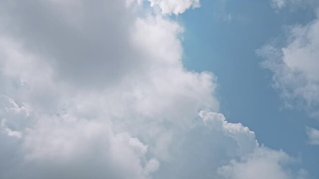 夏の雲のタイムラプス映像（1秒インターバル）