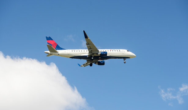 Calgary, Alberta, Canada. July 02, 2023. A Delta Airlines Embraer ERJ-175, with identification N319SY, coming in to land at Calgary International Airport
