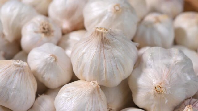 Dried garlic used as a cooking ingredient. Aromatic and flavorful garlic suitable for seasoning, food preparation, and culinary applications. Ideal for healthy food, spices, and kitchen concepts.