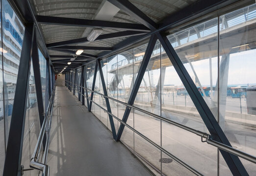 Gangway zu den Kreuzfahrtschiffen am Hafenterminal von Getxo, dem Hafen von Bilbao, im Baskenland in Nordspanien