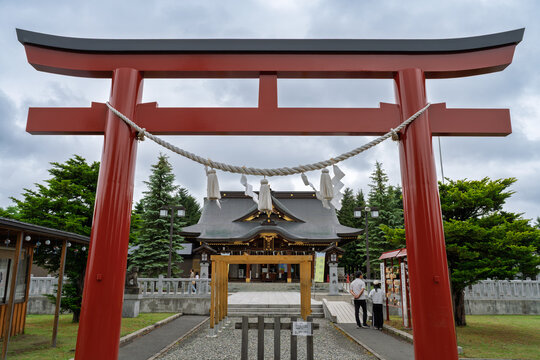 美瑛神社の鳥居と本殿 北海道美瑛町
