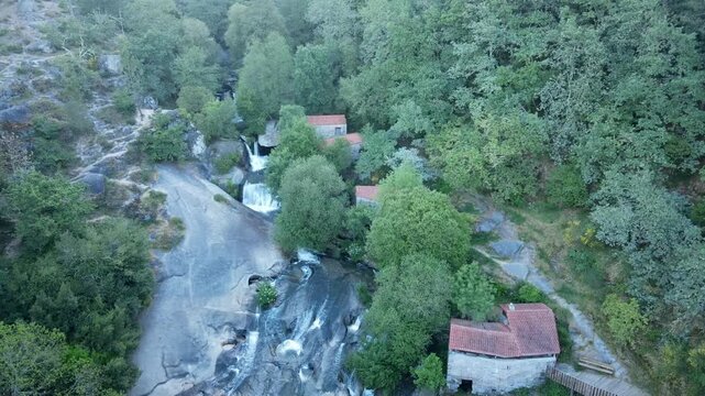 R&Iacute;O BAROSA DESDE EL AIRE 🚁 | Cascadas y Molinos en Pontevedra, Galicia (4K Dron)