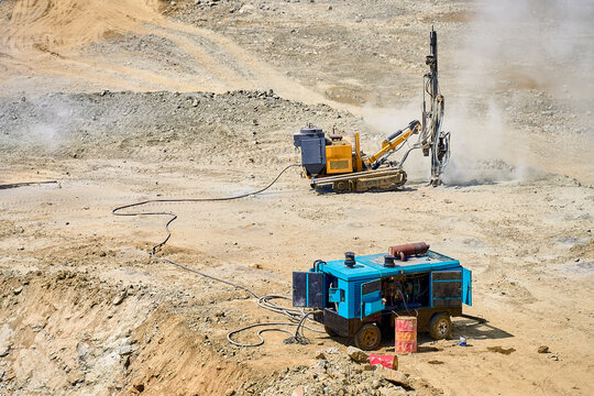 Machinery in open-pit copper mine excavation