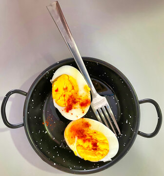 Huevos cocidos con piment&oacute;n