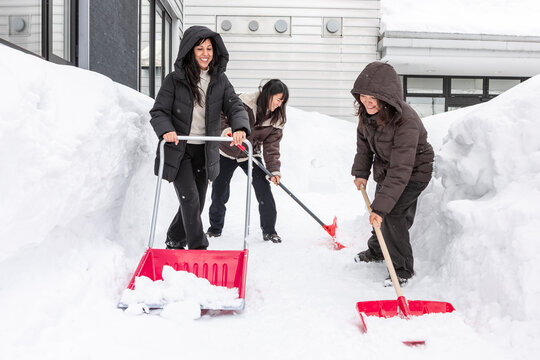 Teamwork in winter snow removal