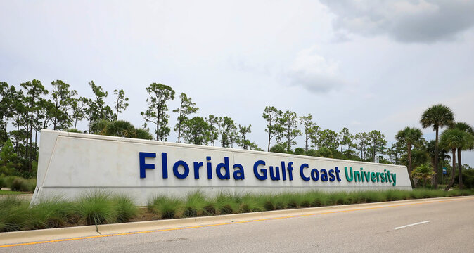 Entrance sign at Florida Gulf Coast University (FGCU) a public, 4-year university offering undergraduate, graduate, and doctoral degrees, in Fort Myers, Florida, USA. 