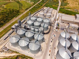 Large grain storage facility located in a rural area with silos and equipment for processing © DSMT