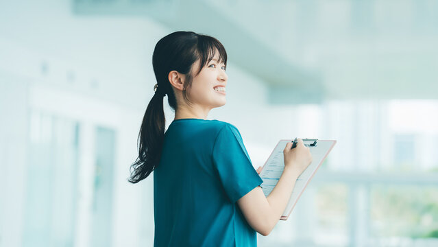 笑顔の女性医療スタッフ, Smiling Female Medical Professional