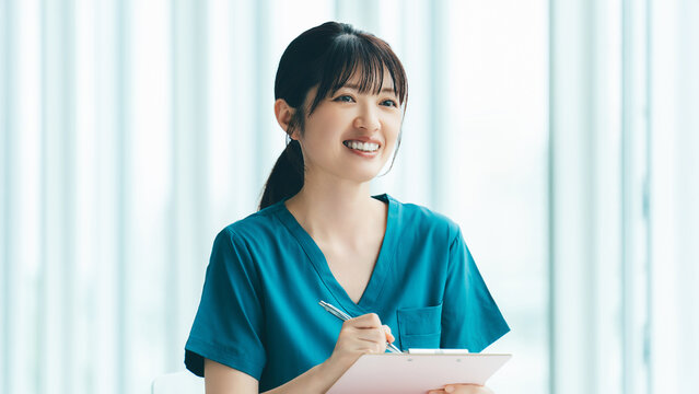 笑顔の女性医療スタッフ, Smiling Female Medical Professional
