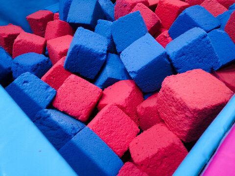 The block game is made of foam, there are only two colors, blue and red.