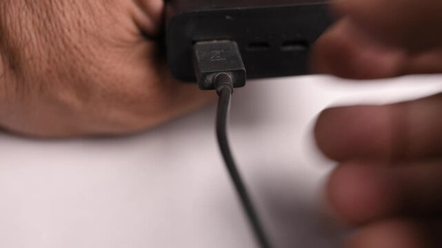 Disconnecting #USB Type A Cable from Power Bank